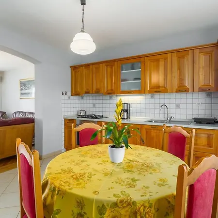 Lovely House Lindi In Apartment Porec