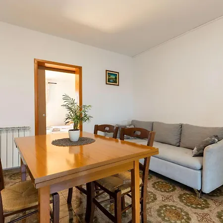 Lovely House Lindi In Apartment Porec