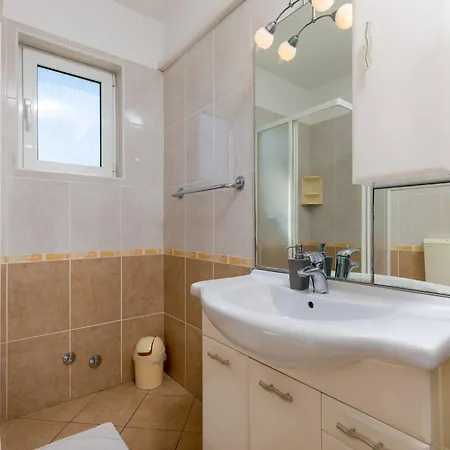 Apartment Lovely House Lindi In Porec