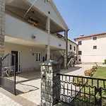 Lovely House Lindi In Apartment *