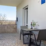 Apartment Lovely House Lindi In Porec