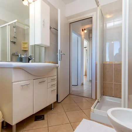 Lovely House Lindi In