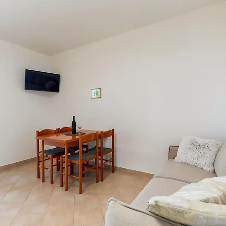 Апартаменти Lovely House Lindi In Пореч