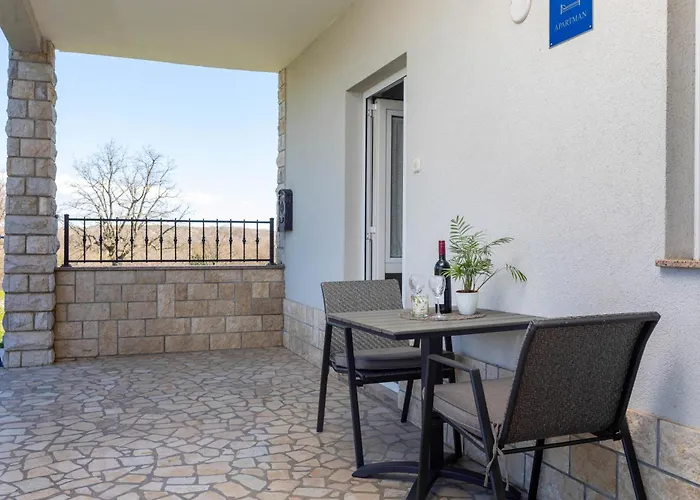 Apartment Lovely House Lindi In Poreč